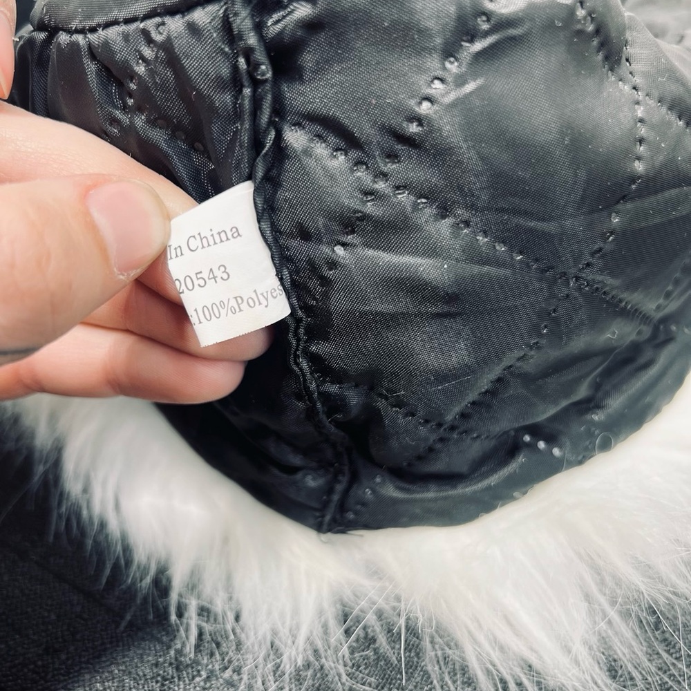 Women's Faux Fur Hat Sable Hat One Size White with Black Quilted Inside - Picture 7 of 7